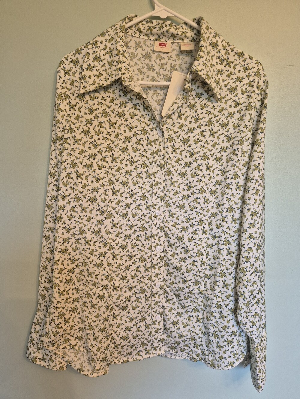 NWT Levi Women's White Satin Button-Up Blouse w Green Floral Print Size Large - Picture 2 of 7